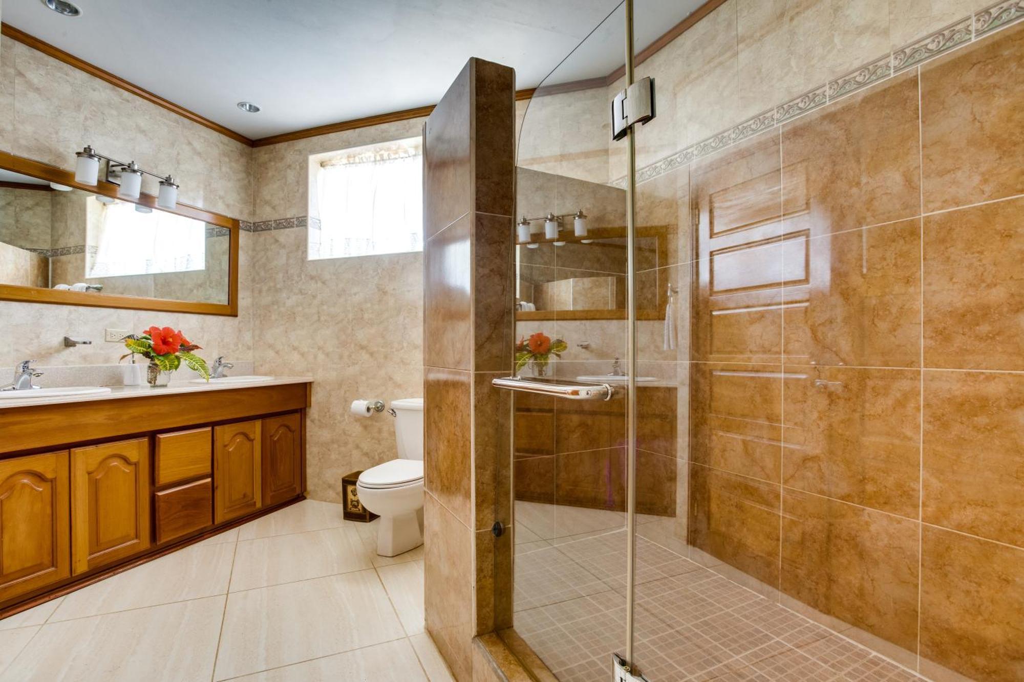 Blue Parrot Beach House And Villas Хопкинс Экстерьер фото