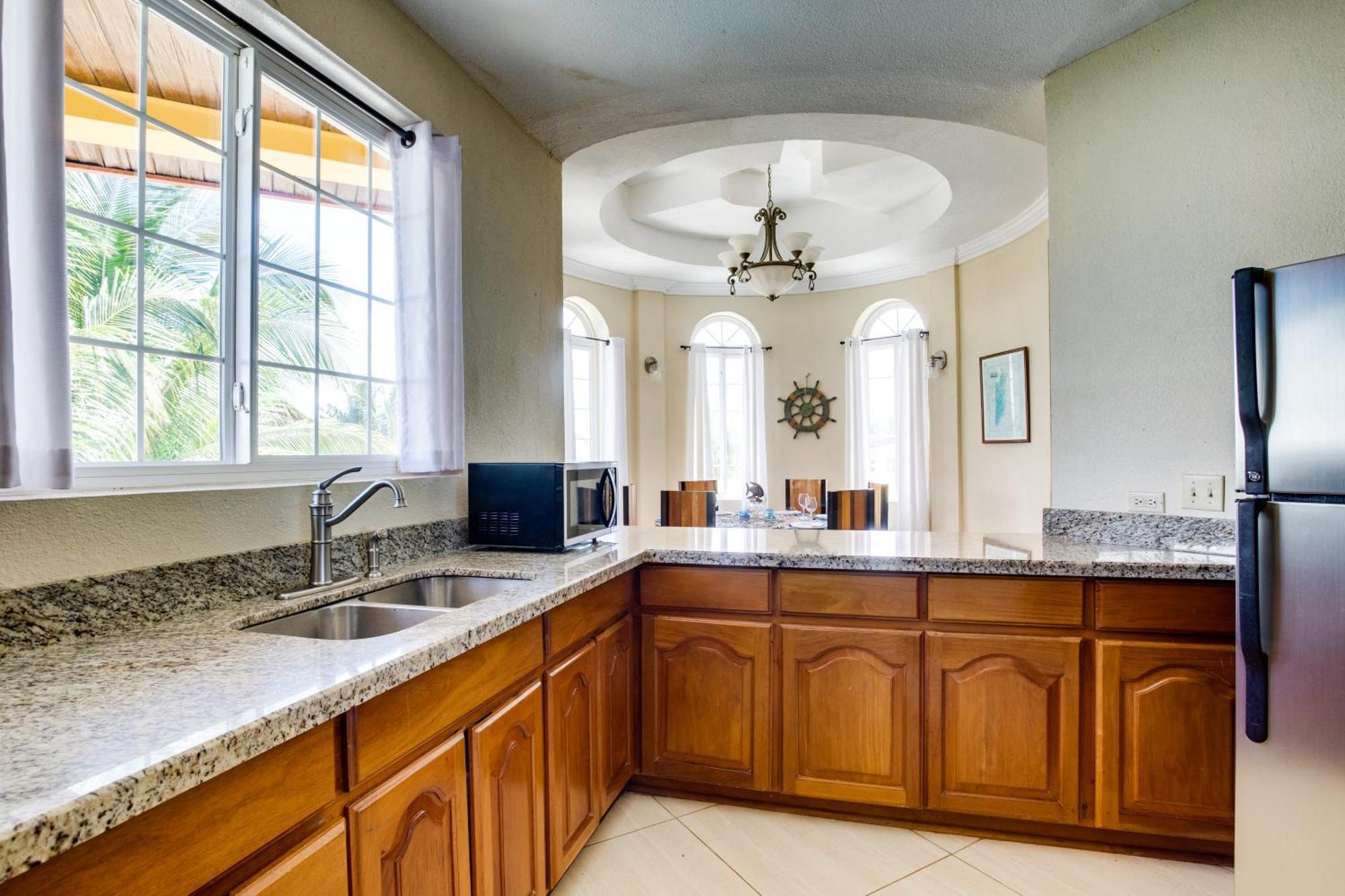 Blue Parrot Beach House And Villas Хопкинс Экстерьер фото