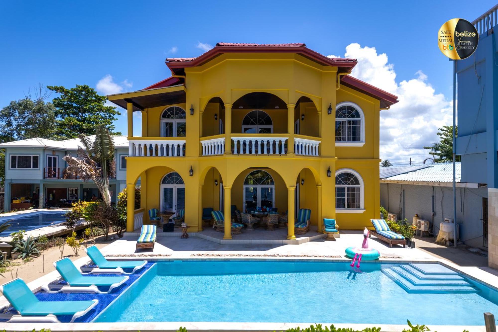 Blue Parrot Beach House And Villas Хопкинс Экстерьер фото