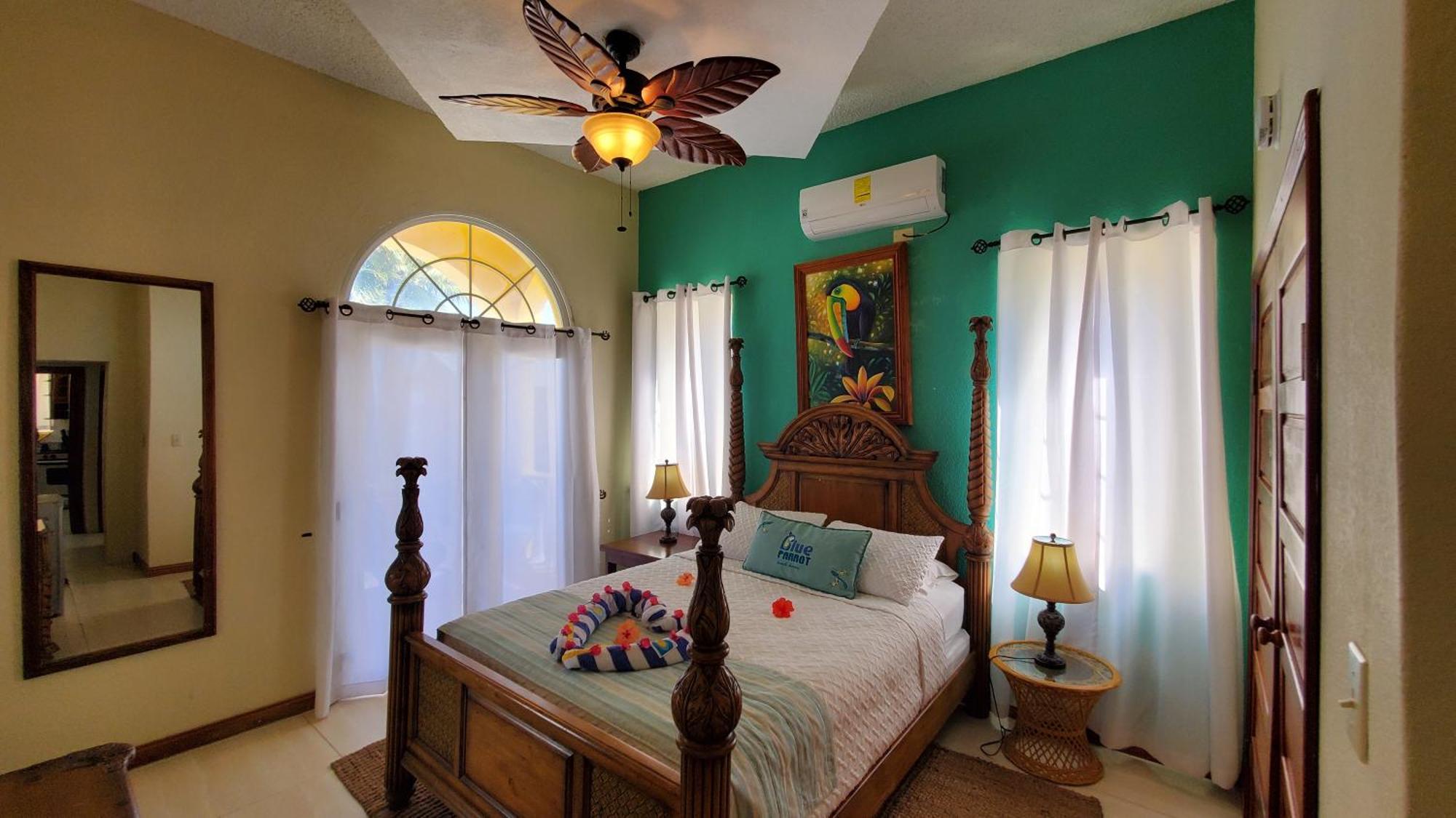 Blue Parrot Beach House And Villas Хопкинс Экстерьер фото