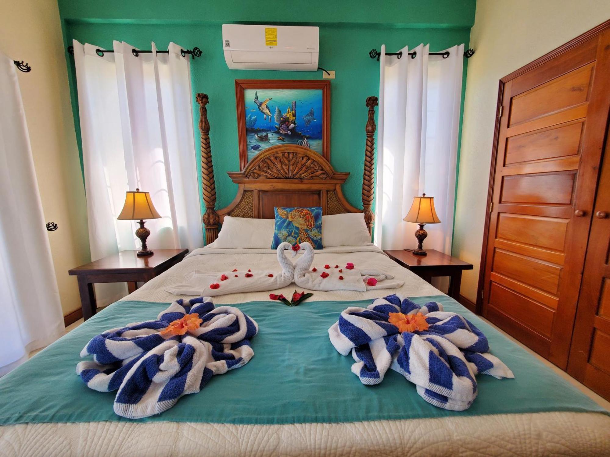 Blue Parrot Beach House And Villas Хопкинс Экстерьер фото