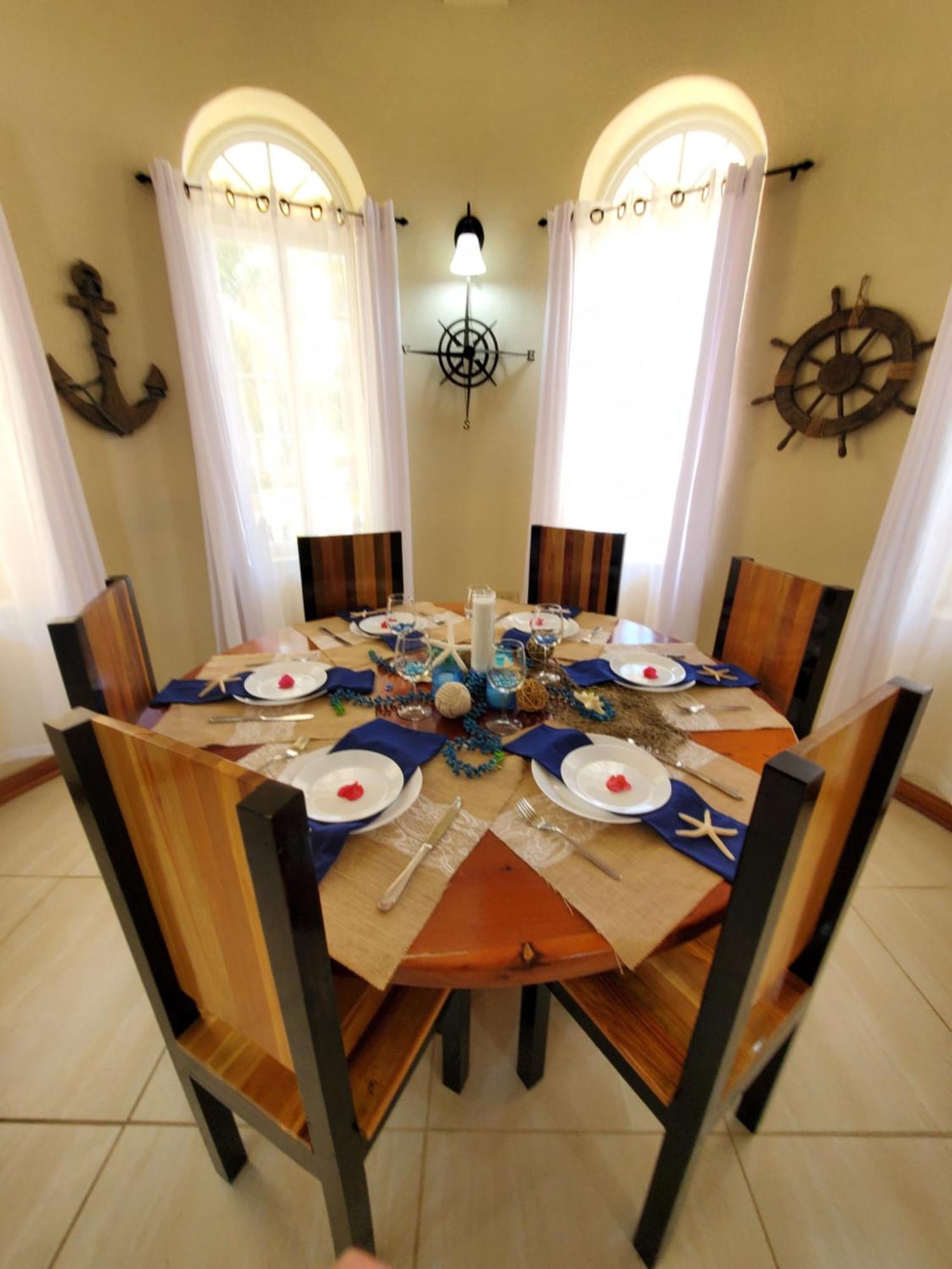 Blue Parrot Beach House And Villas Хопкинс Экстерьер фото
