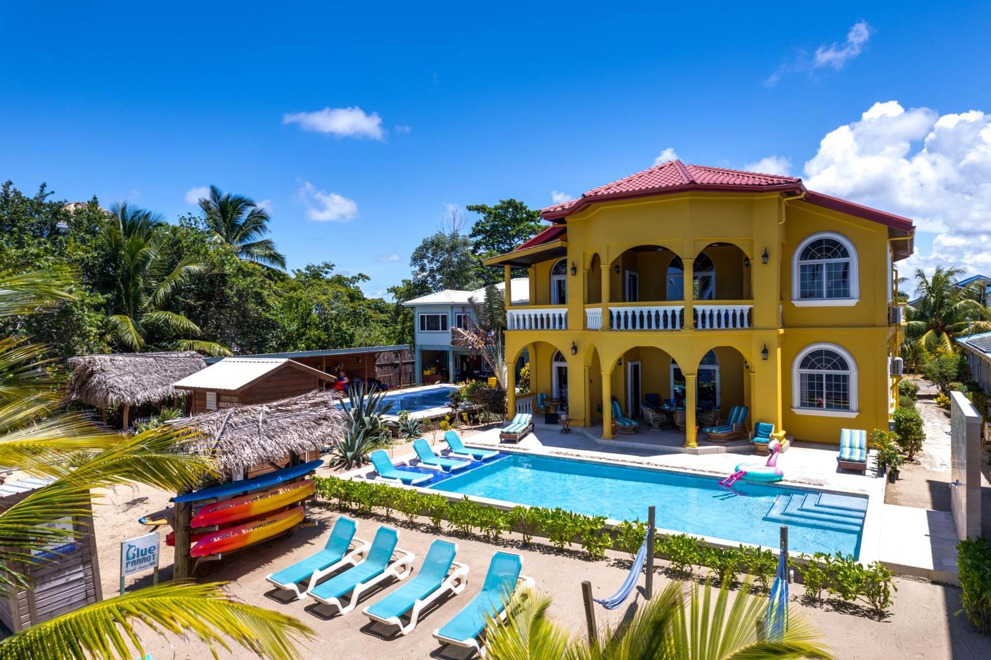 Blue Parrot Beach House And Villas Хопкинс Экстерьер фото