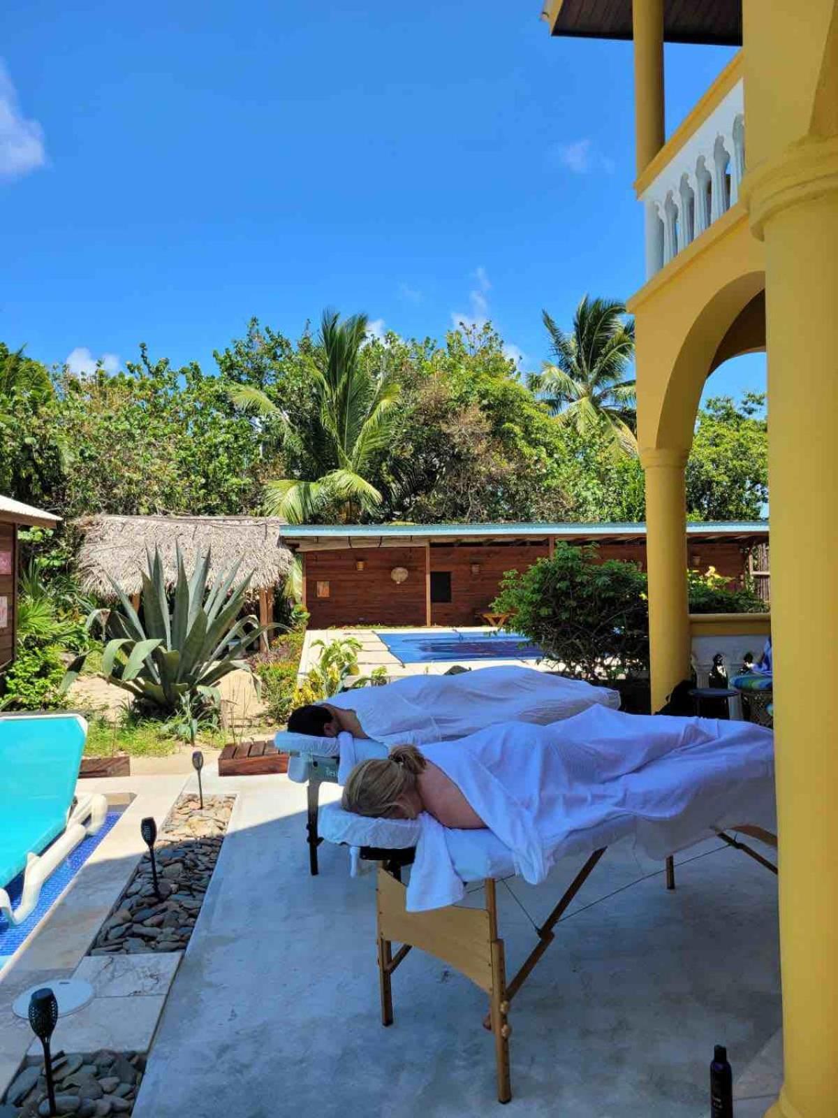 Blue Parrot Beach House And Villas Хопкинс Экстерьер фото