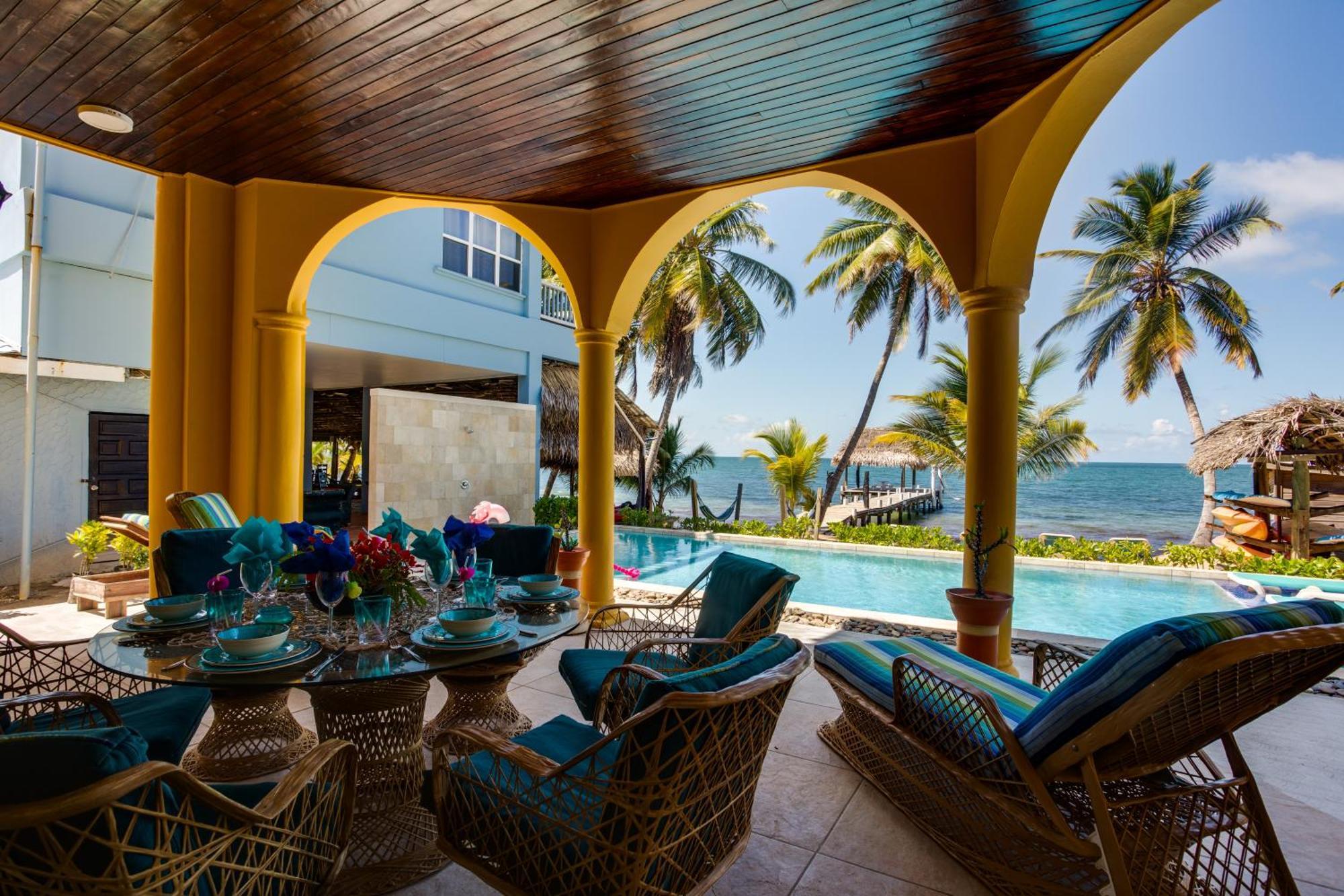 Blue Parrot Beach House And Villas Хопкинс Экстерьер фото