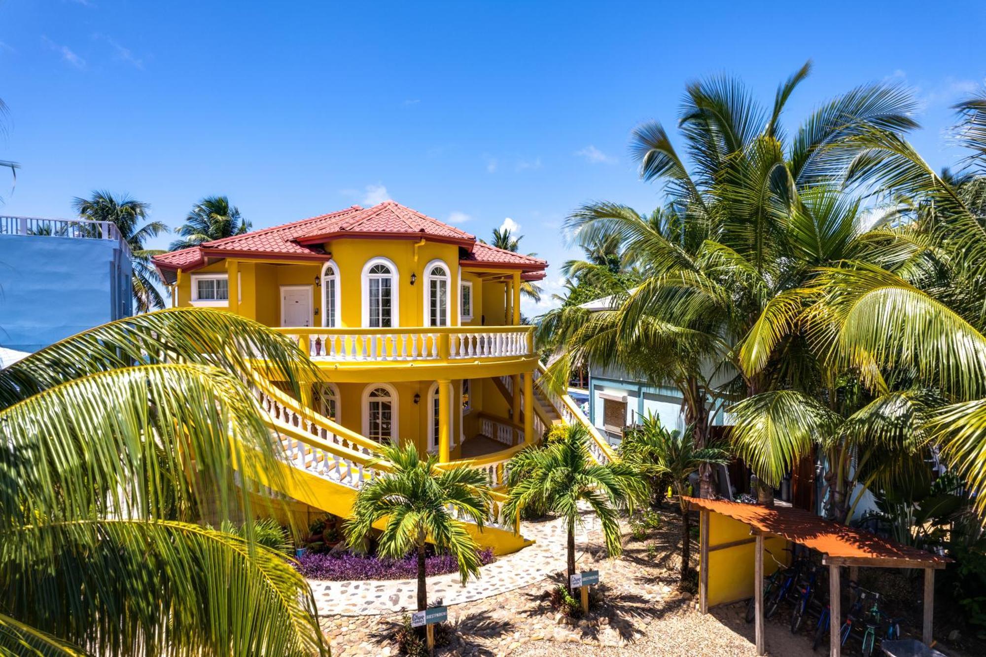 Blue Parrot Beach House And Villas Хопкинс Экстерьер фото